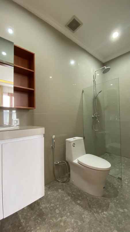 dijual villa kesambi