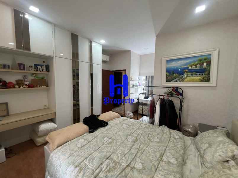 dijual villa komplek citraland gama