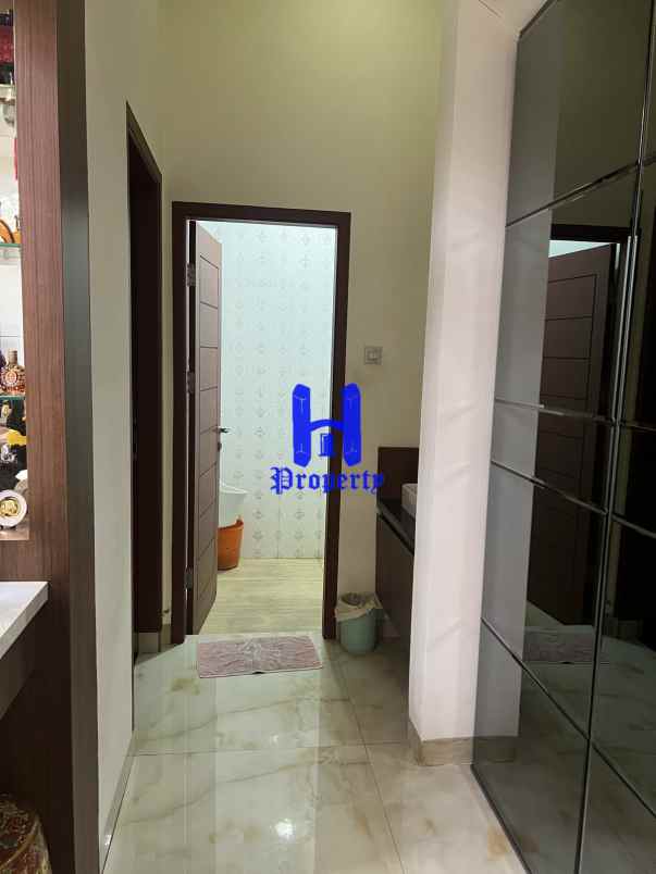 dijual villa komplek citraland gama