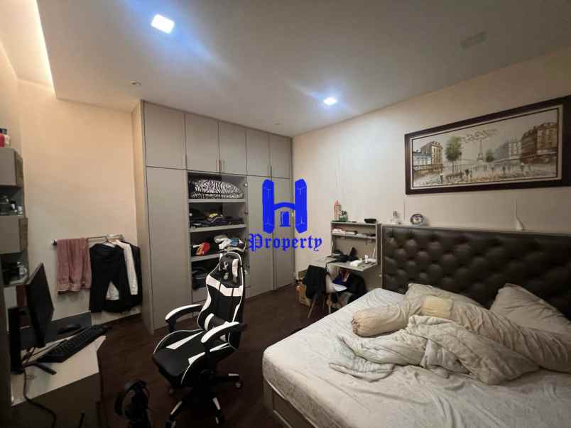 dijual villa komplek citraland gama