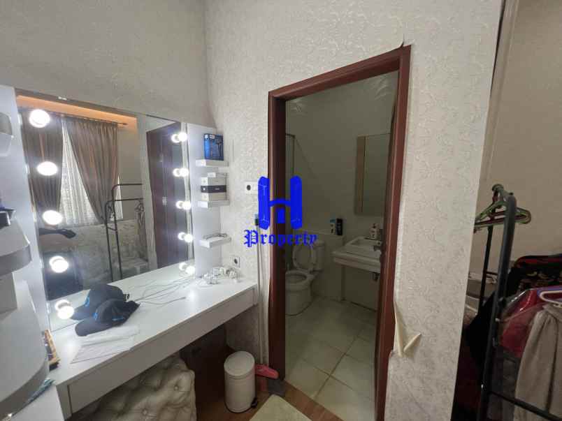 dijual villa komplek citraland gama