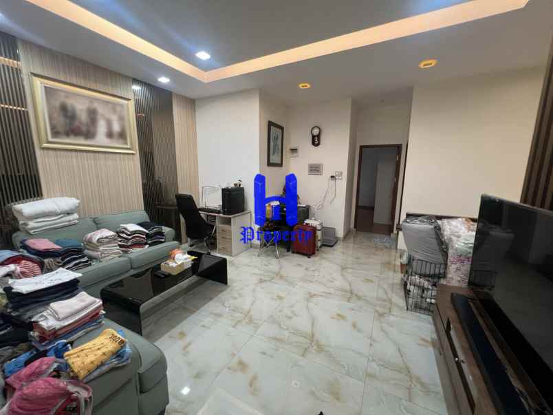 dijual villa komplek citraland gama