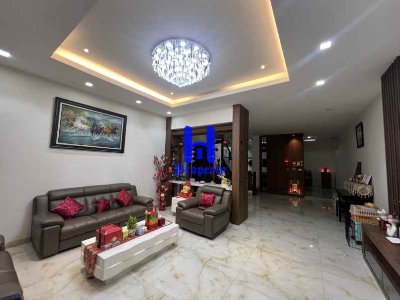 dijual villa komplek citraland gama