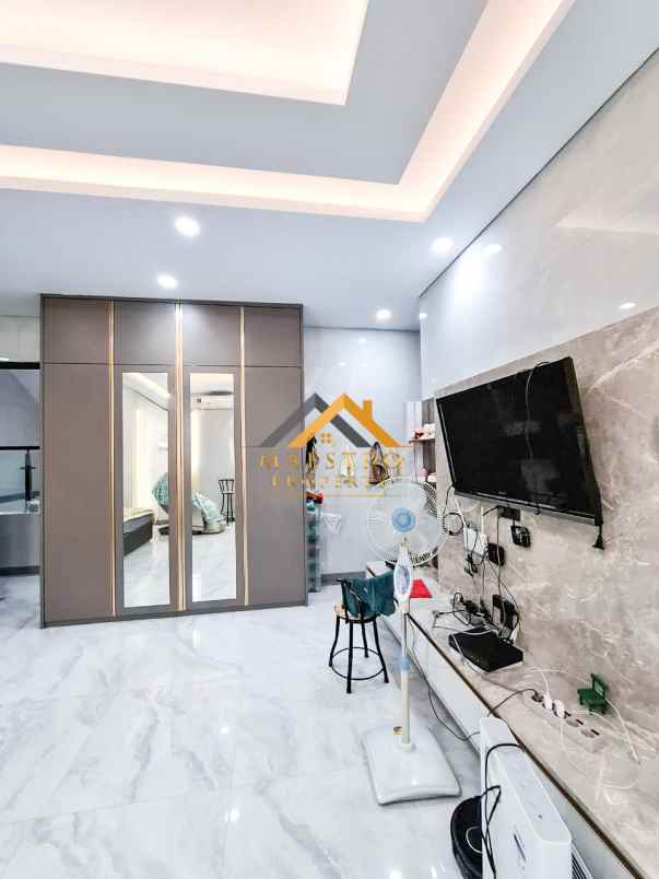 dijual villa komplek citraland gama