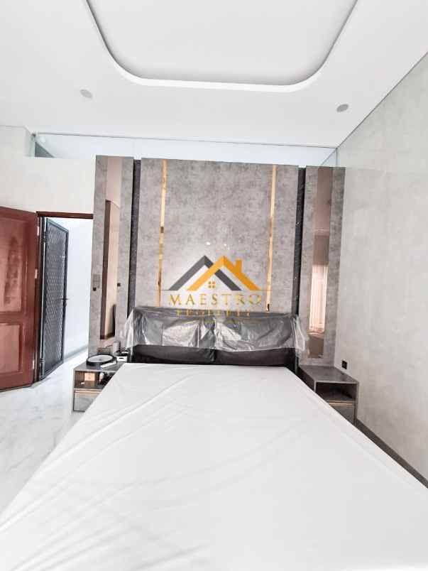 dijual villa komplek citraland gama