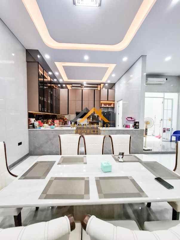 dijual villa komplek citraland gama