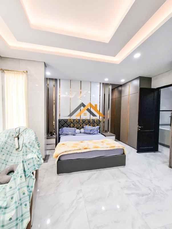 dijual villa komplek citraland gama