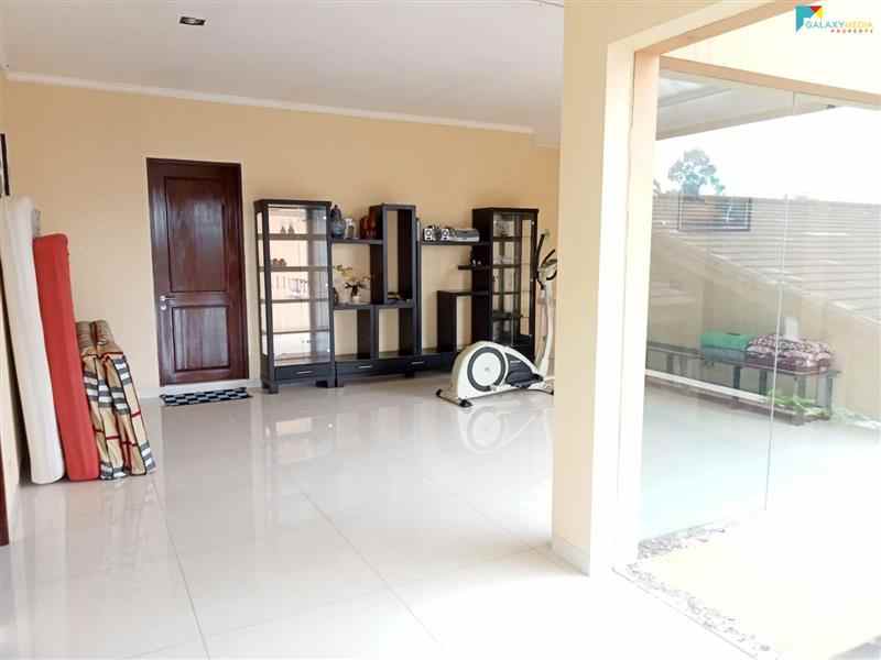 dijual villa komplek villa trinity