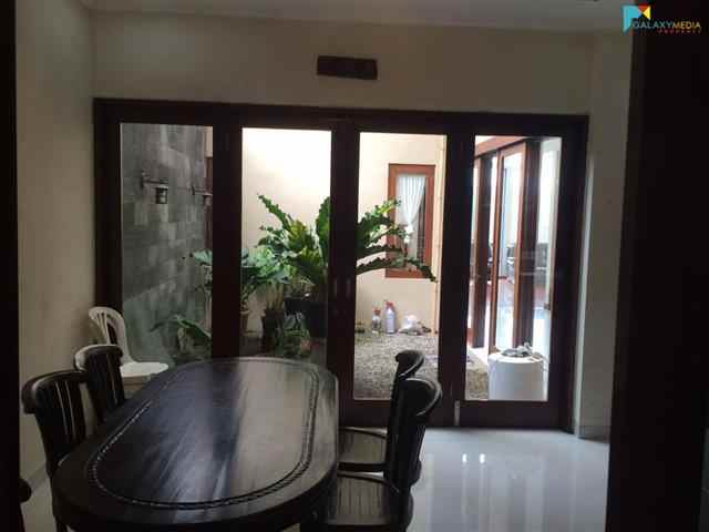 dijual villa komplek villa trinity