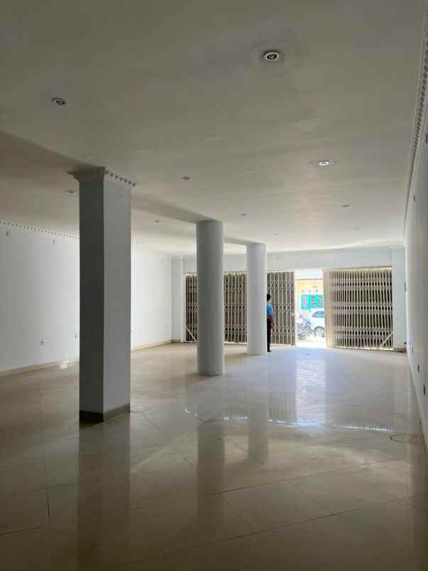 disewakan ruko 3 lantai lokasi strategis