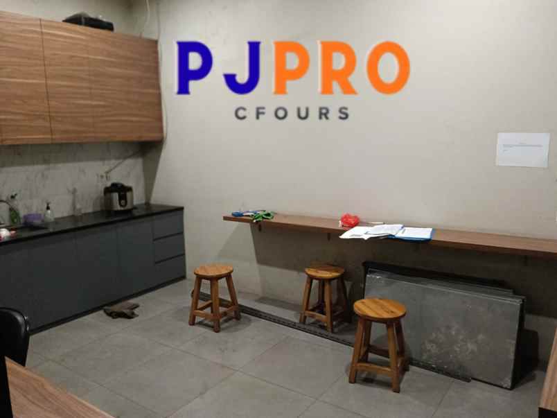 disewakan ruko gudang kantor jalan boulevard raya