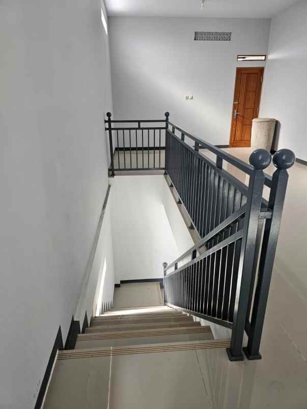 disewakan ruko gudang kantor jalan raya dadap kosambi