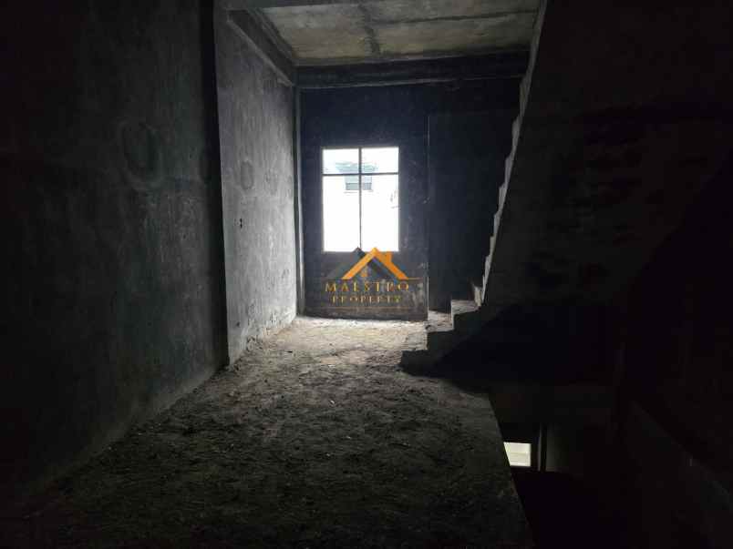 disewakan ruko gudang kantor komplek cbd polonia jl