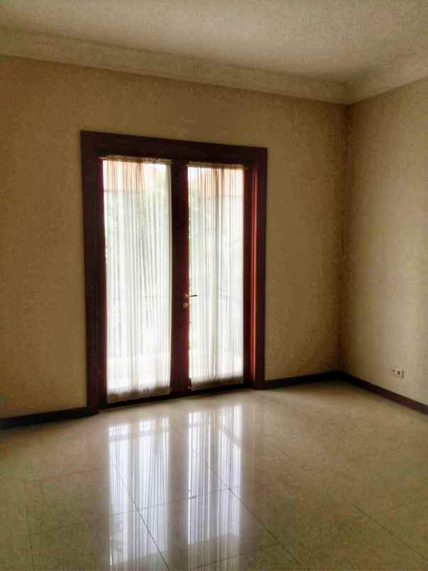 disewakan rumah graha famili wiyung