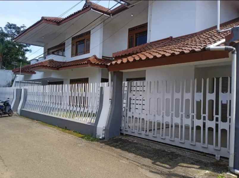 disewakan rumah jl angkik merah delima