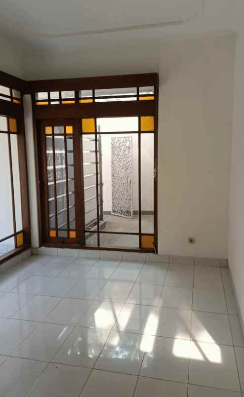 disewakan rumah jl angkik merah delima