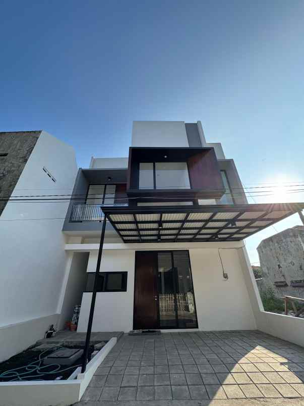 disewakan rumah ketintang baru