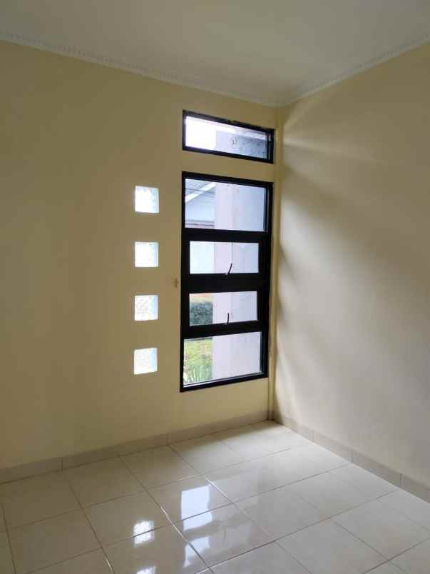 disewakan rumah komplek cihanjuang