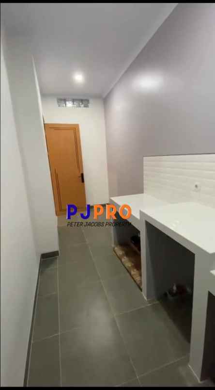 disewakan rumah summarecon crown gading