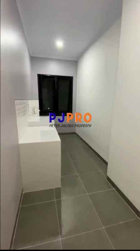 disewakan rumah summarecon crown gading