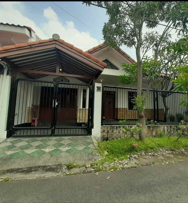 disewakan rumah wonocolo