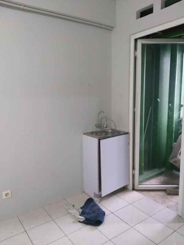 jual apartemen 2 kamar kosongan di green pramuka city