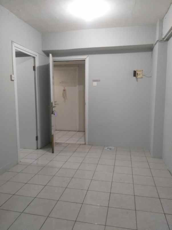 jual apartemen 2 kamar kosongan di green pramuka city