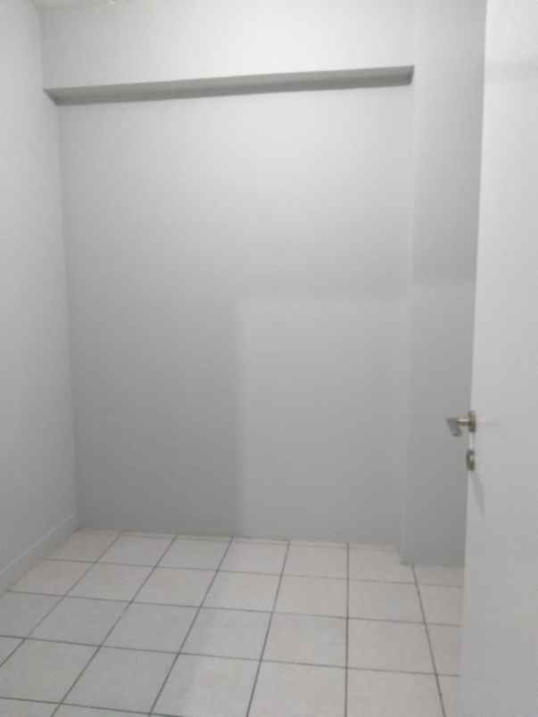 jual apartemen 2 kamar kosongan di green pramuka city