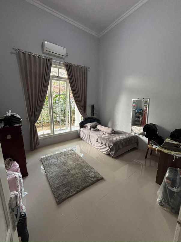 jual rumah bagus shm di raya wr supratman kota blitar
