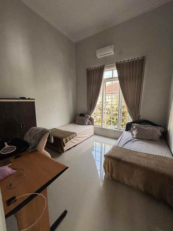 jual rumah bagus shm di raya wr supratman kota blitar
