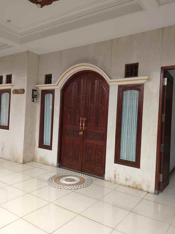 jual rumah pinggir jalan dengan roof top di lubang