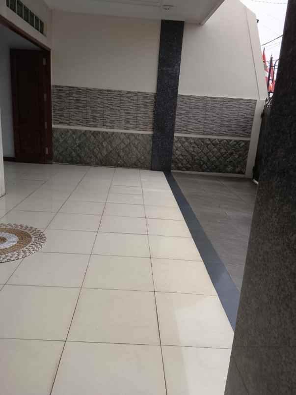 jual rumah pinggir jalan dengan roof top di lubang