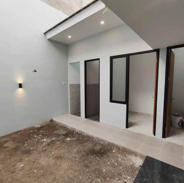 klampis semolo minimalis modern dua lantai