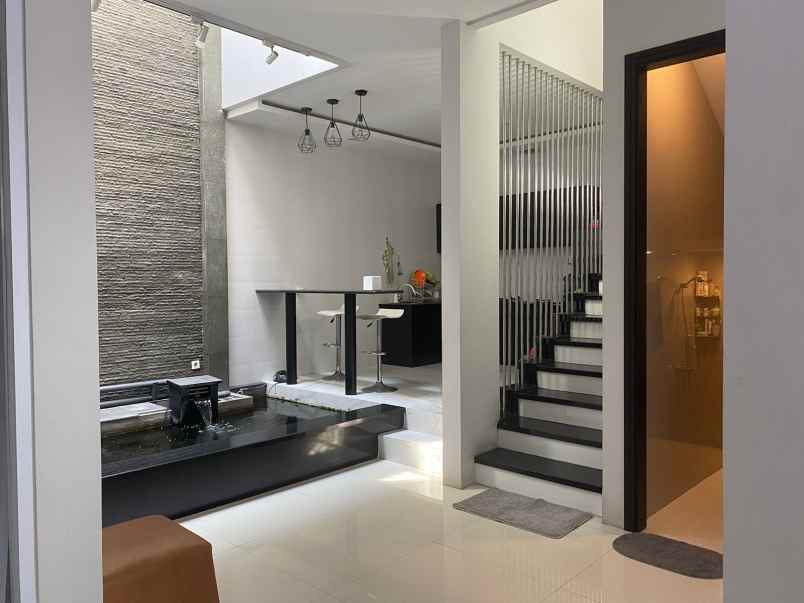 klampis semolo rumah minimalis 2 lantai siap huni