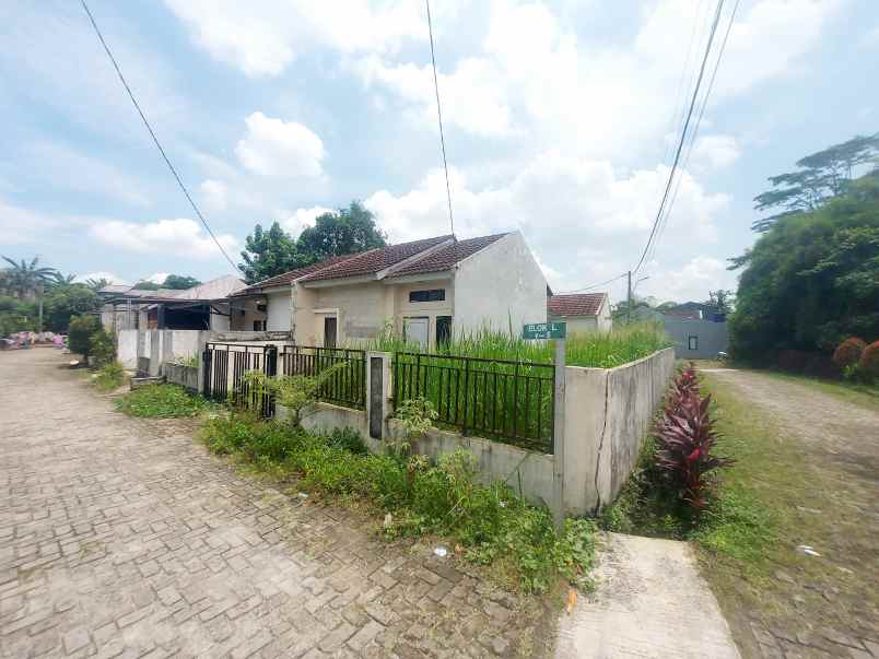 over kredit 35juta rumah hook luas 100m di citayam