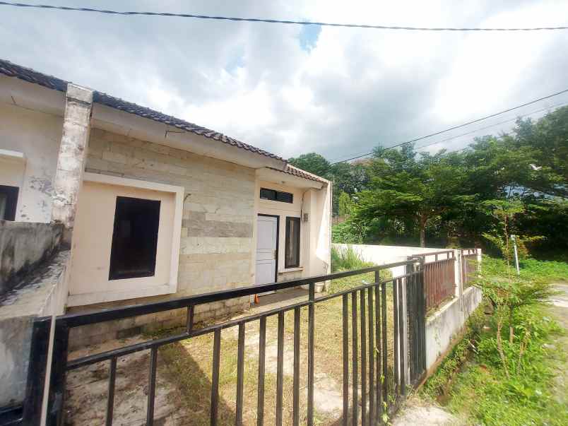 over kredit 35juta rumah hook luas 100m di citayam