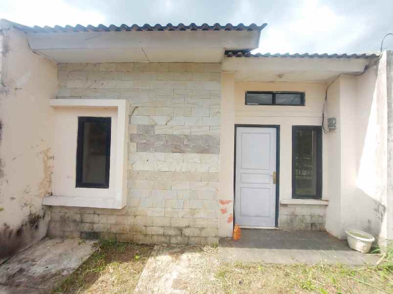 over kredit 35juta rumah hook luas 100m di citayam