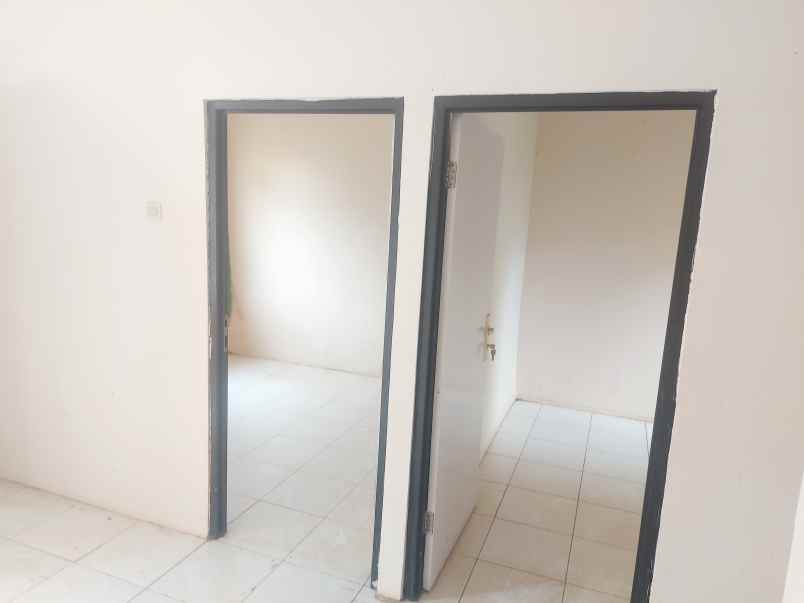 over kredit 35juta rumah hook luas 100m di citayam