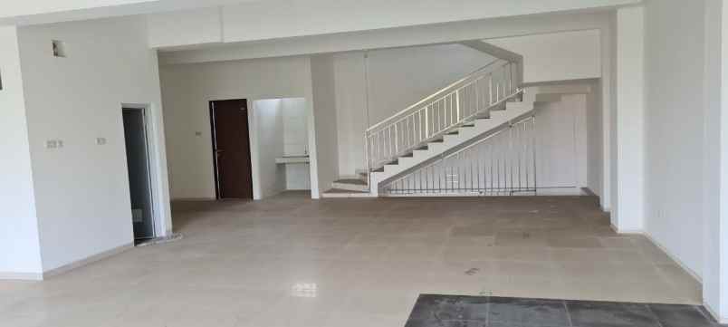 ruko disewakan jalan tidar surabaya pusat