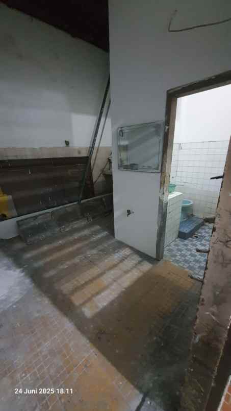 ruko jl tembaan hadap utara