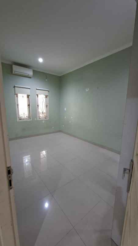 rumah 1 5lt hdp timur semi furnished cluster di cinere