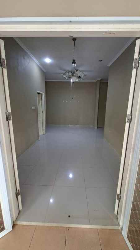 rumah 1 5lt hdp timur semi furnished cluster di cinere