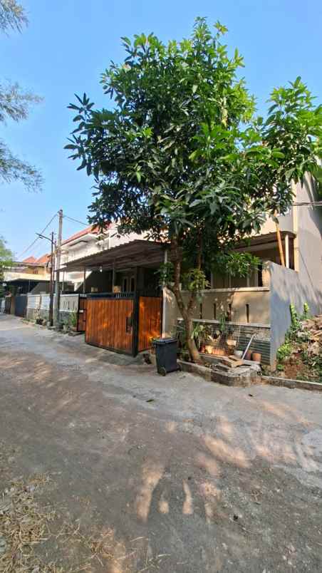 rumah 1 5lt hdp timur semi furnished cluster di cinere