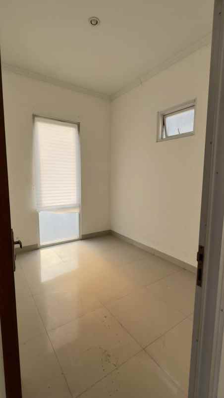 rumah 2 lantai 550jt bu bekasi kota