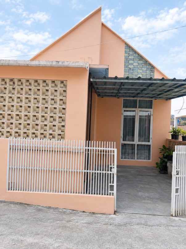 rumah 2 lantai hook di bandung timur