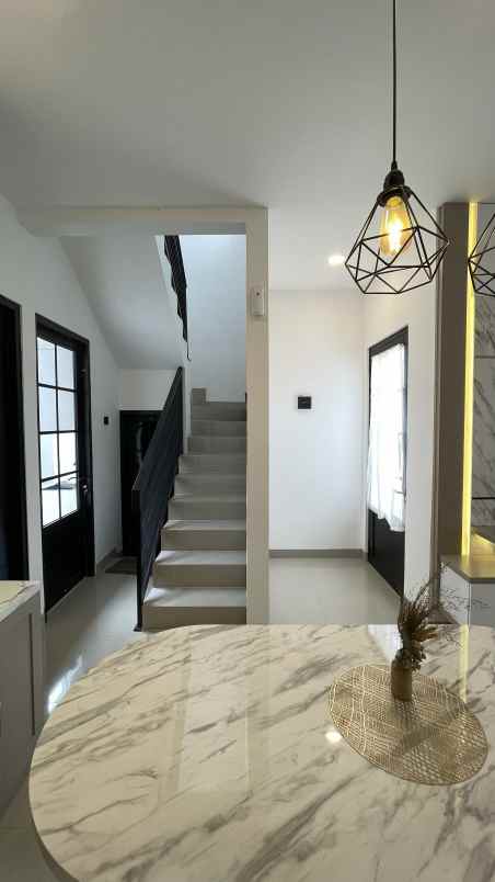 rumah 2 lantai lokasi strategis di kota bogor