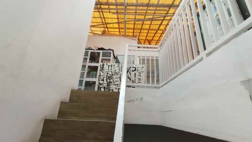 rumah 2 lantai luas 120m type 2kt harapan jaya bekasi