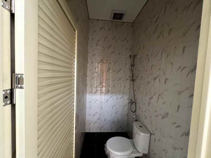 rumah 2 lantai mewah di aranya park kaliurang