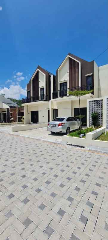 rumah 2 lantai mewah di aranya park kaliurang