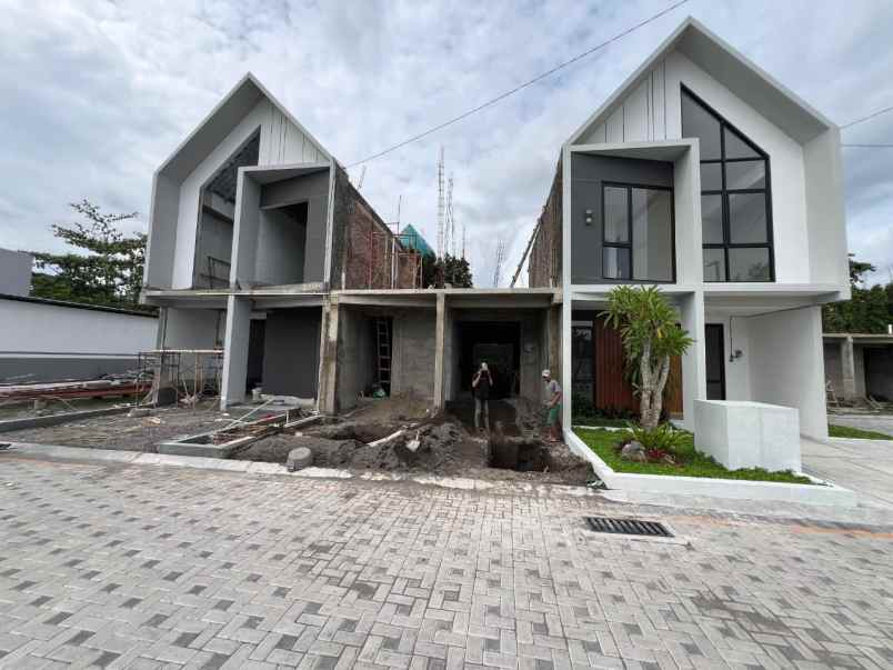 rumah 2 lantai modern di maguwo mulai 1m
